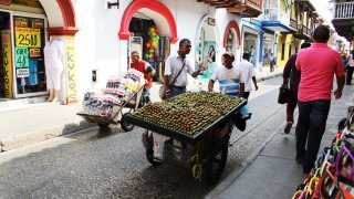 Le street food à Carthagène en Colombie